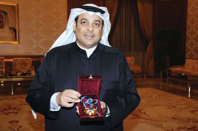يعقوب الصانع مع وسام الدرجة الاولى الذي تقلده من الرئيس المصري عبدالفتاح السيسي