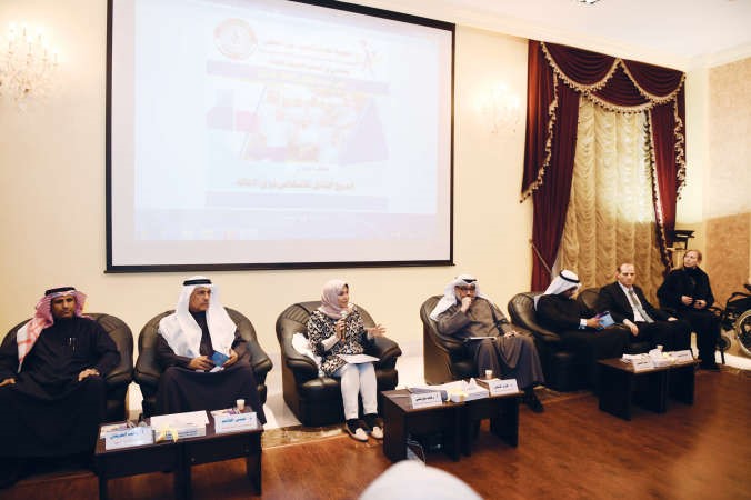 د طارق الشطي ورحاب بورسلي والمتحدثون في الندوة فريال حماد