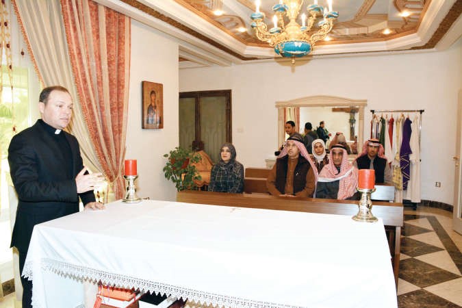 مونسنيور ماكسيموفيتش متحدثا للحضور﻿