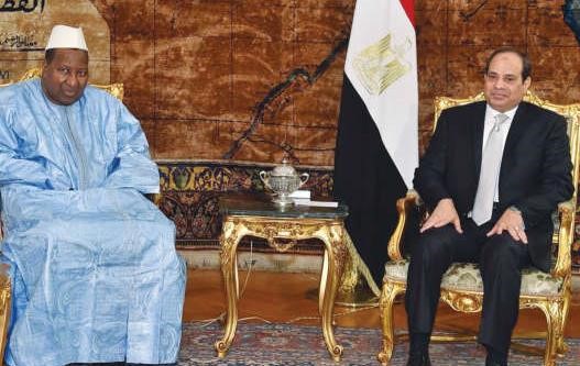 الرئيس عبدالفتاح السيسي مستقبلا رئيس جمهورية مالي الاسبق الفا عمر كوناري ﻿