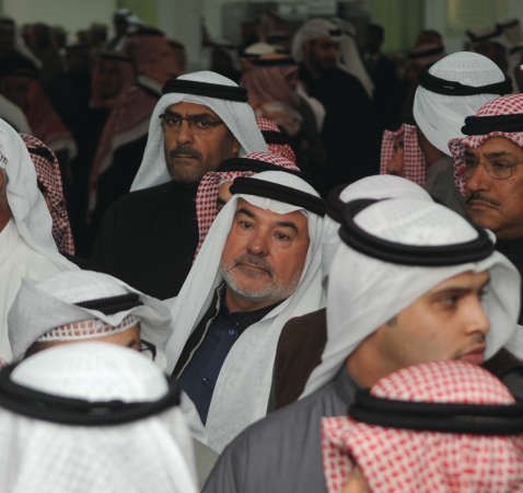 صالح عاشور بين المعزين