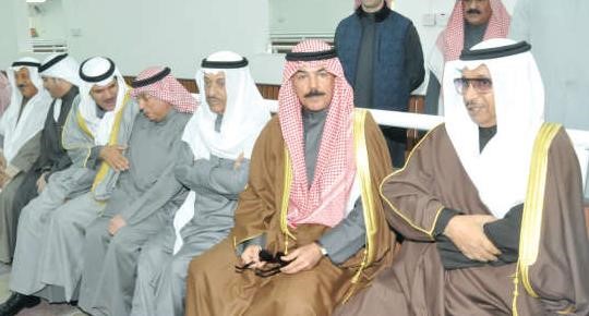 سمو رئيس الوزراء والشيخ محمد الخالد وناصر الروضان والشيخ خالد الجراح والشيخ سلمان الحمود والشيخ خالد العبدالله وجواد بوخمسين في عزاء الفضل
