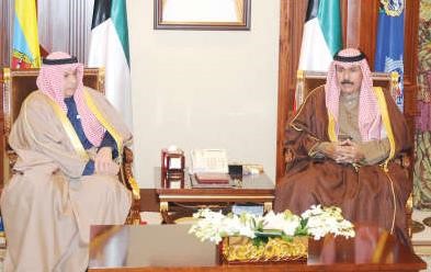 سمو نائب الامير وولي العهد الشيخ نواف الاحمد مستقبلا الشيخ خالد الجراح