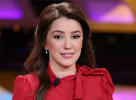 كندة علوش طفلة تمسك بيد والدتها في صورة ناردة
