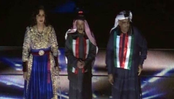 بالصور.. أحلام تخفي ساقها المكسورة في أحدث جلسة تصوير