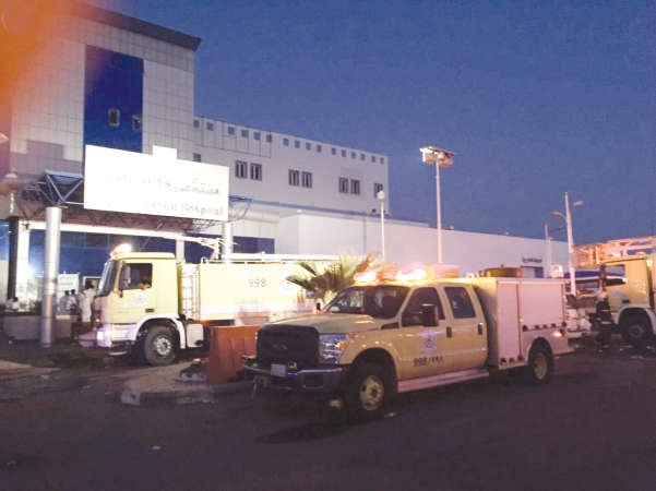 سيارات الاطفاء امام المستشفى