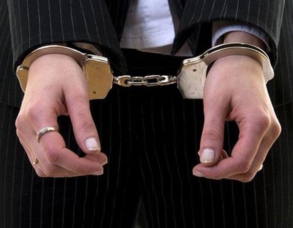 جدة: السجن عام لسعودية جمعت نصف مليار ريال من مواطنين ومقيمين وهربت مع زوجها