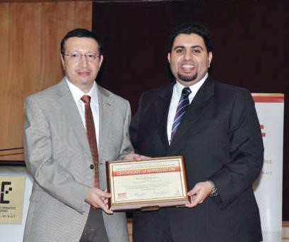 دامير زيد يسلم شهادة شكر لباسل العثمان ﻿