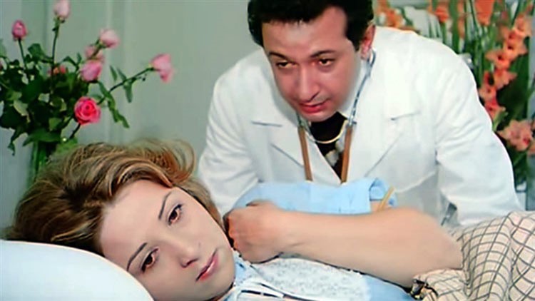 بالفيديو والصور.. فنانون عرب وافقوا على أداء زوجاتهم أدوارا جريئة