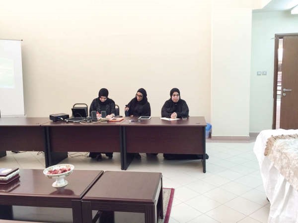 معلمات المشروع يشاركن في الورشة﻿
