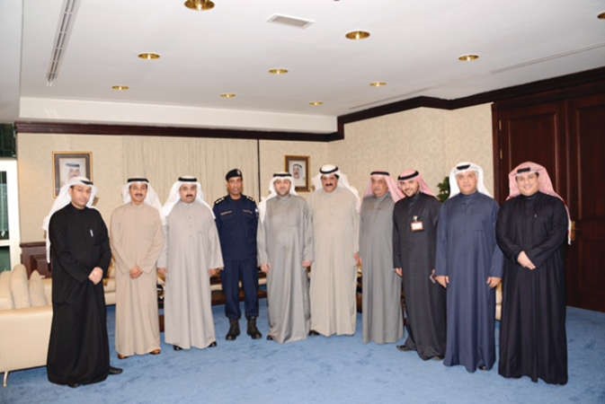 ياسر ابل مستقبلا اعضاء لجنة الاخلاء الاداري