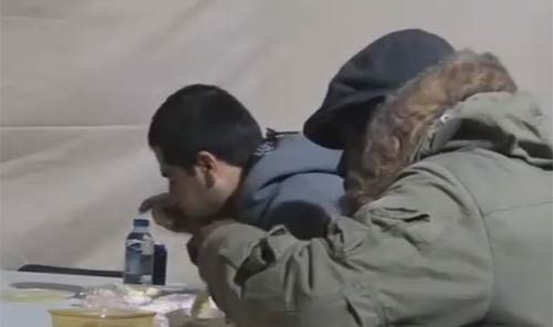 بالفيديو من انجلترا.. أكبر مساجد برمنغهام يُطعم المشردين والمحتاجين في أعياد الميلاد