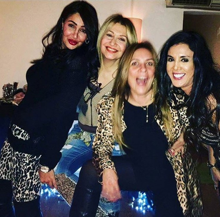 شاهد.. صور تفضح عملية تجميل غادة عبدالرازق الجديدة "نفخ شفاه وخدود" رغم انكارها 