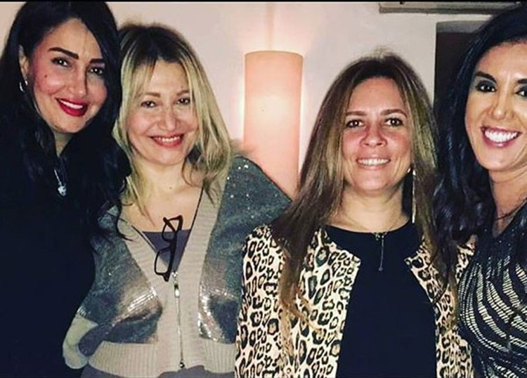 شاهد.. صور تفضح عملية تجميل غادة عبدالرازق الجديدة "نفخ شفاه وخدود" رغم انكارها 
