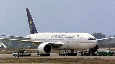 طائرة سعودية تهبط اضطرارياً بالقاهرة لإنقاذ حياة مضيف