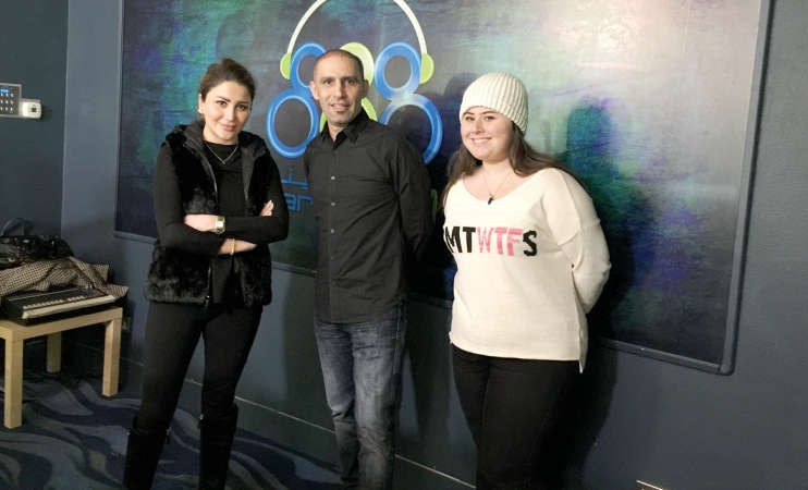 فريق Replay اسامة فودة وشعلة القرشي ومنى عبدالله في استديو مارينا fm
