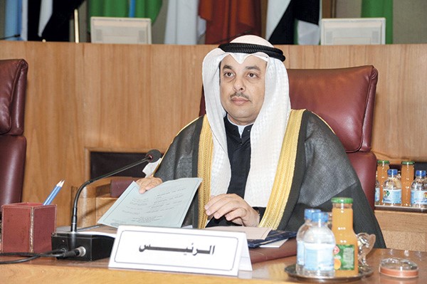 الوزير يعقوب الصانع خلال الاجتماع ناصر عبد السيد