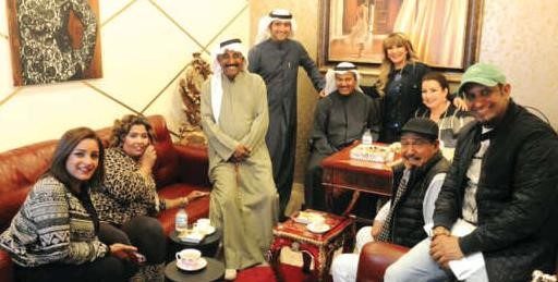 هدى حسين في لقطة مع نجوم مسلسل المحتالة﻿