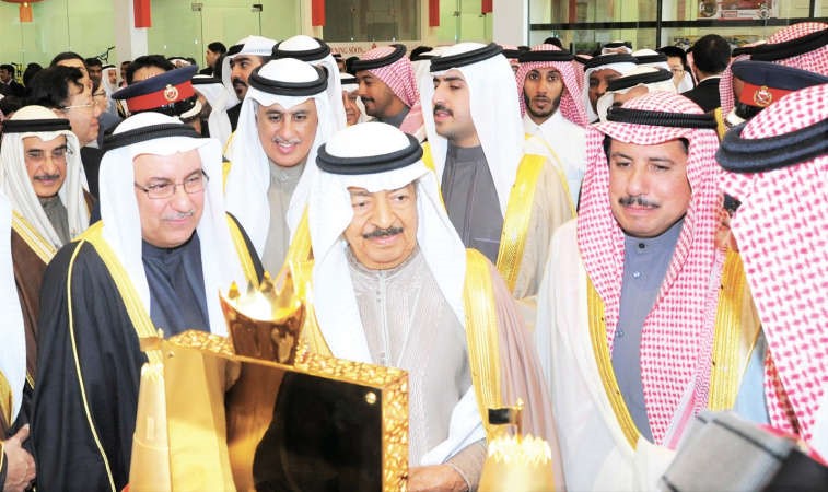 رئيس الوزراء البحريني الامير خليفة بن سلمان والسفير الشيخ عزام الصباح خلال افتتاح مدينة التنين الصينية في البحرين﻿