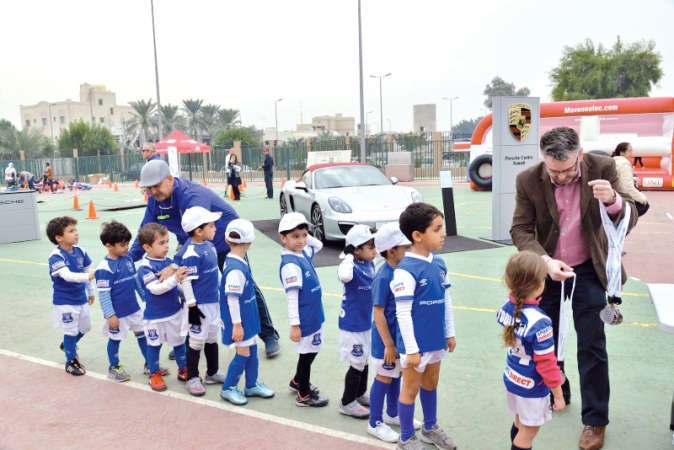 مهرجان الشتاء وكرنفال بريمير سبورت أكاديمي لكرة القدم في ملعب «بيان بارك»