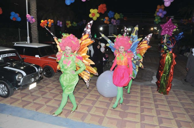 فرق استعراضية خلال الحفل ﻿