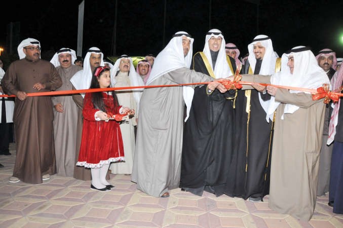 الشيخ فواز الخالد وحسين الشاهين يقصان شريط افتتاح الكرنفال ﻿