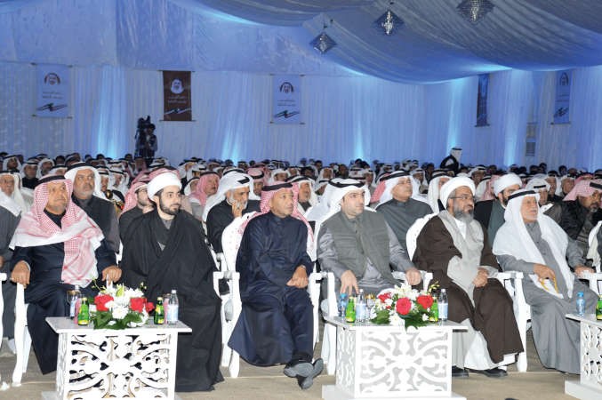فيصل الدويسان وياسر ابل والزميل عبدالهادي الصالح في مقدمة الحضور خلال حفل التابين 	انور الكندري ﻿