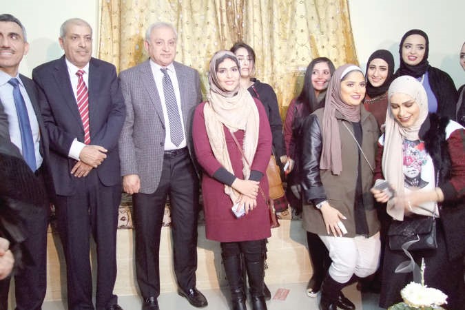 العيسى والعنزي مع مجموعة من طالباتنا في مصر﻿
