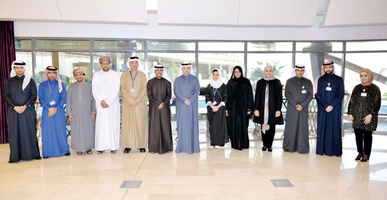 المشاركون في البرنامج التدريبي للامانة العامة في لقطة تذكارية ﻿