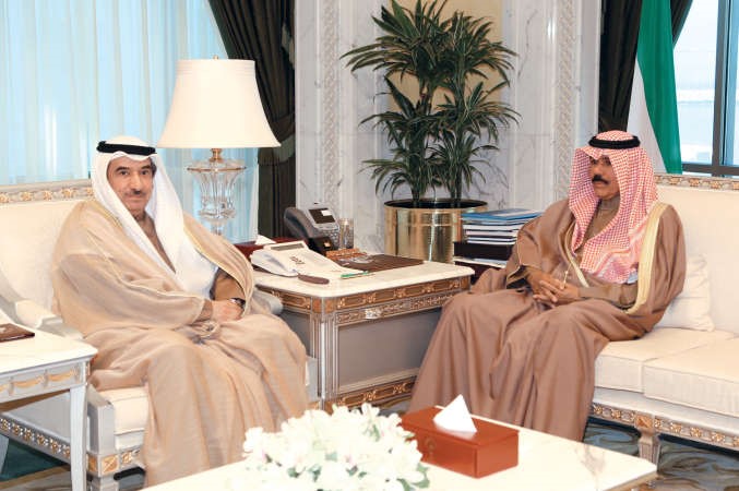 سمو نائب الامير وولي العهد الشيخ نواف الاحمد مستقبلا السفير سالم الزمانان﻿