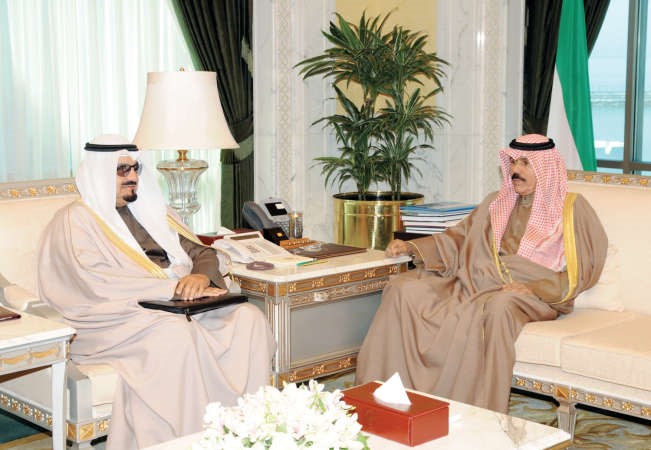 سمو نائب الامير وولي العهد الشيخ نواف الاحمد مستقبلا الشيخ احمد العبدالله﻿