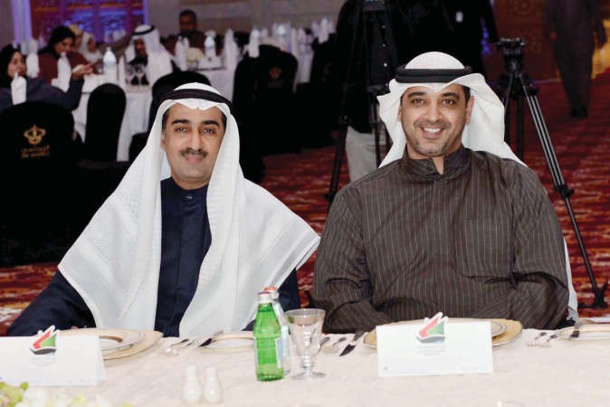 الشيخ محمد العبدالله وديوسف العلي خلال الحفل	شانافاس قاسم﻿