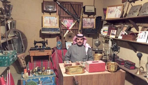 مشعل المحيسن الحسيني ومجموعة من القطع الاثرية﻿