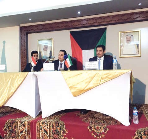 يعقوب الصانع ودشايع الشايع خلال الندوة﻿
