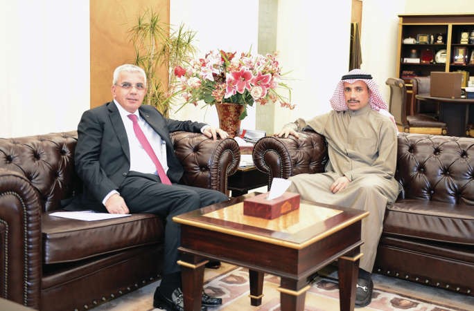 رئيس مجلس الامة مرزوق الغانم مستقبلا السفير الفلسطيني رامي طهبوب