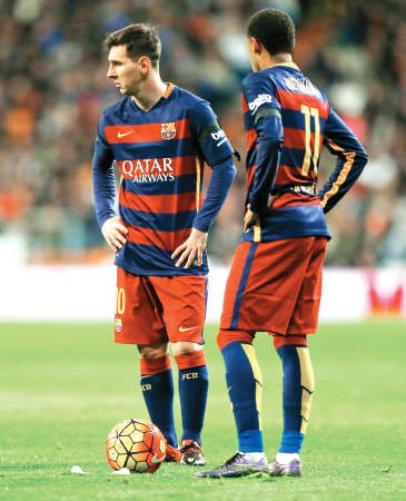 برشلونة ضيفاً ثقيلاً على إسبانيول في «ديربي كاتالونيا»