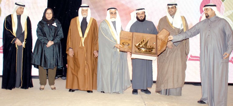 دجابر الوندة مكرما دعبدالمحسن الخرافي بحضور الشيخ محمد العبدالله