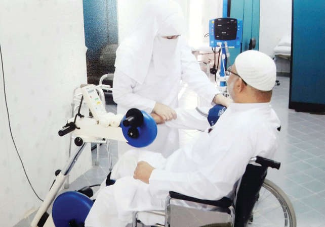 «الرعاية المتنقلة للمسنين» ..خدمات اجتماعية وصحية  «مجانية» لـ 3500 مواطن في المنازل