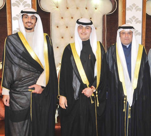 مجبل الديحاني مع ولديه الملازم اول صالح ومخالد