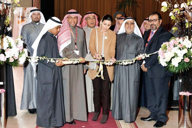 الشيخة الزين الصباح تقص شريط افتتاح المعرض شانافاس قاسم
