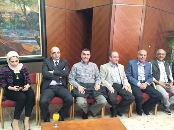 دحسين الانصارى ودفريح العنزي وعدد من الحضور