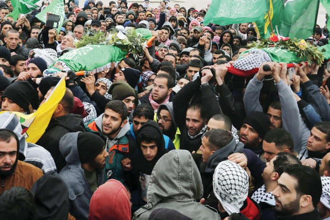 فلسطينيون يشيعونالشهيدين انس حماد ومحمد عياد جنوب رام الله امس افپ﻿