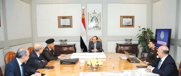 الرئيس عبدالفتاح السيسي مجتمعا برئيس الهيئة الهندسية للقوات المسلحة 