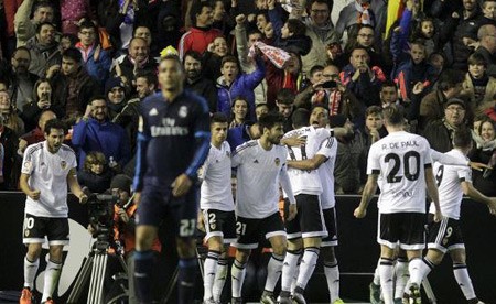 فالنسيا يجبر ريال مدريد على التعادل في قمة نارية