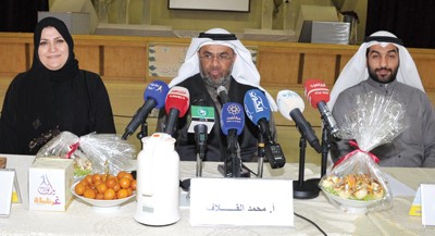 عبدالعزيز الراشد ومحمد القلاف ووضحة العدواني خلال الورشة ريليش كومار﻿