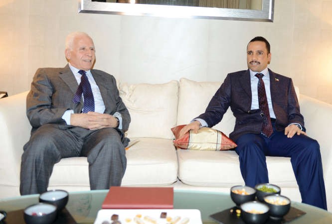رئيس الاتحاد البرلماني العربي رئيس مجلس الامة مرزوق الغانم مع عضو المجلس الوطني الفلسطيني عزام الاحمد