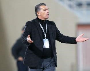 مدرب الجهراء الكسندر جيجا يحاول تصحيح المسار في الفريق