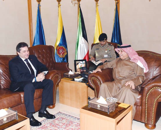 الشيخ خالد الجراح خلال لقائه السفير التركي مراد تامير