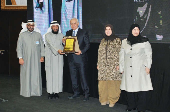 د بدر العيسى مكرما الشيخ خالد الخرازريليش كومار﻿