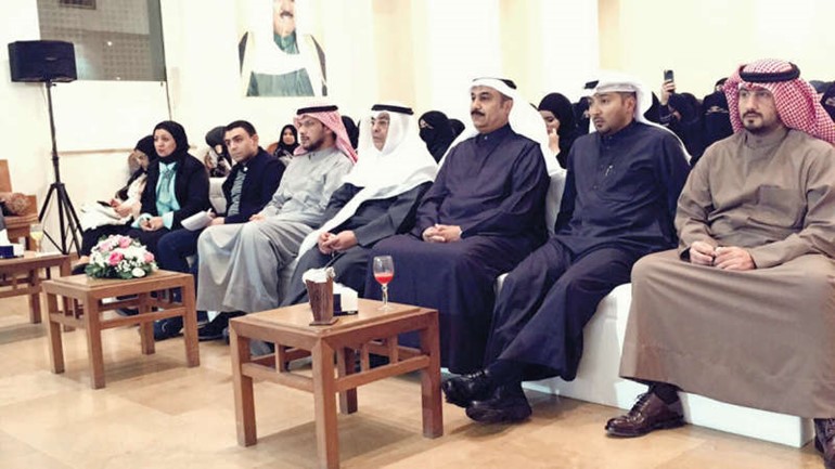 فيصل مقصيد في مقدمة الحضور ﻿